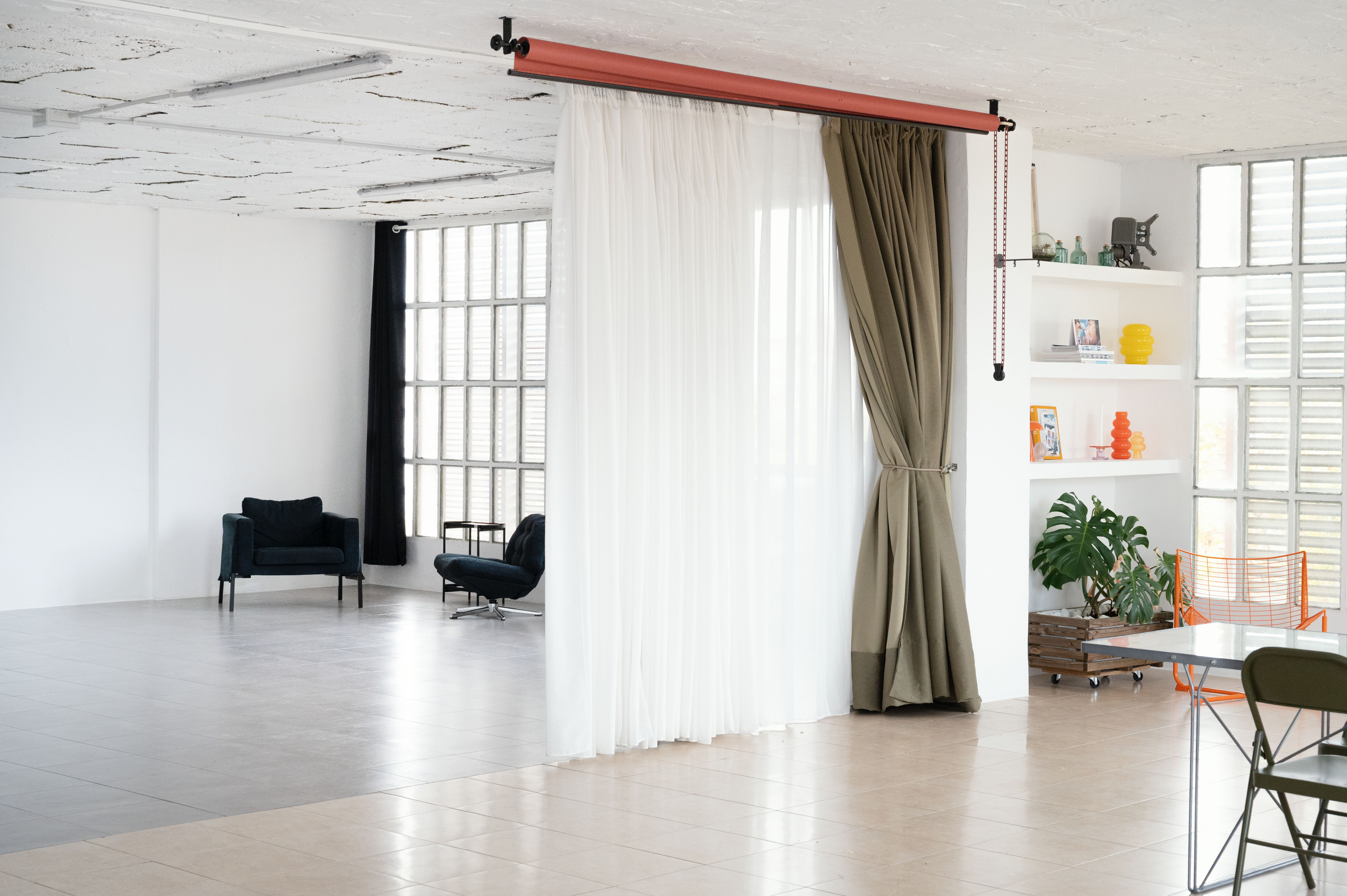 Full Space de The Office Studio con acceso completo a los dos espacios del estudio para producciones de gran formato en Barcelona.
